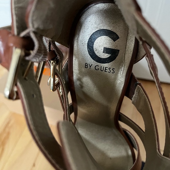 Brown faux leather G by Guess heels with a Guess emblem on the D ring enclosure - Picture 5 of 6